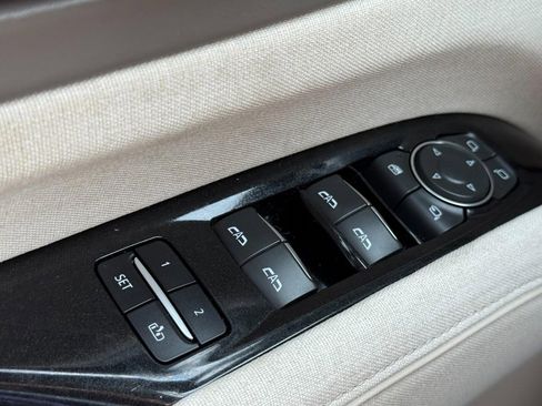 Used 2022 Cadillac Escalade Premium Luxury Platinum AWD/4WD image 28