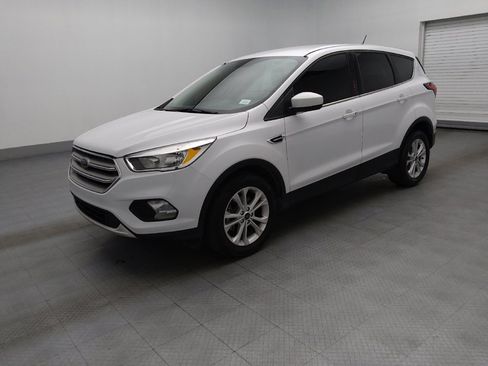 Used 2019 Ford Escape SE image 2