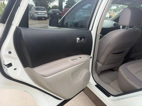 Used 2013 Nissan Rogue SV FWD image 22
