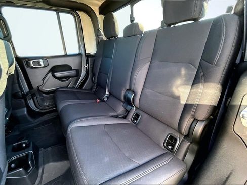 Used 2022 Jeep Gladiator Willys image 27