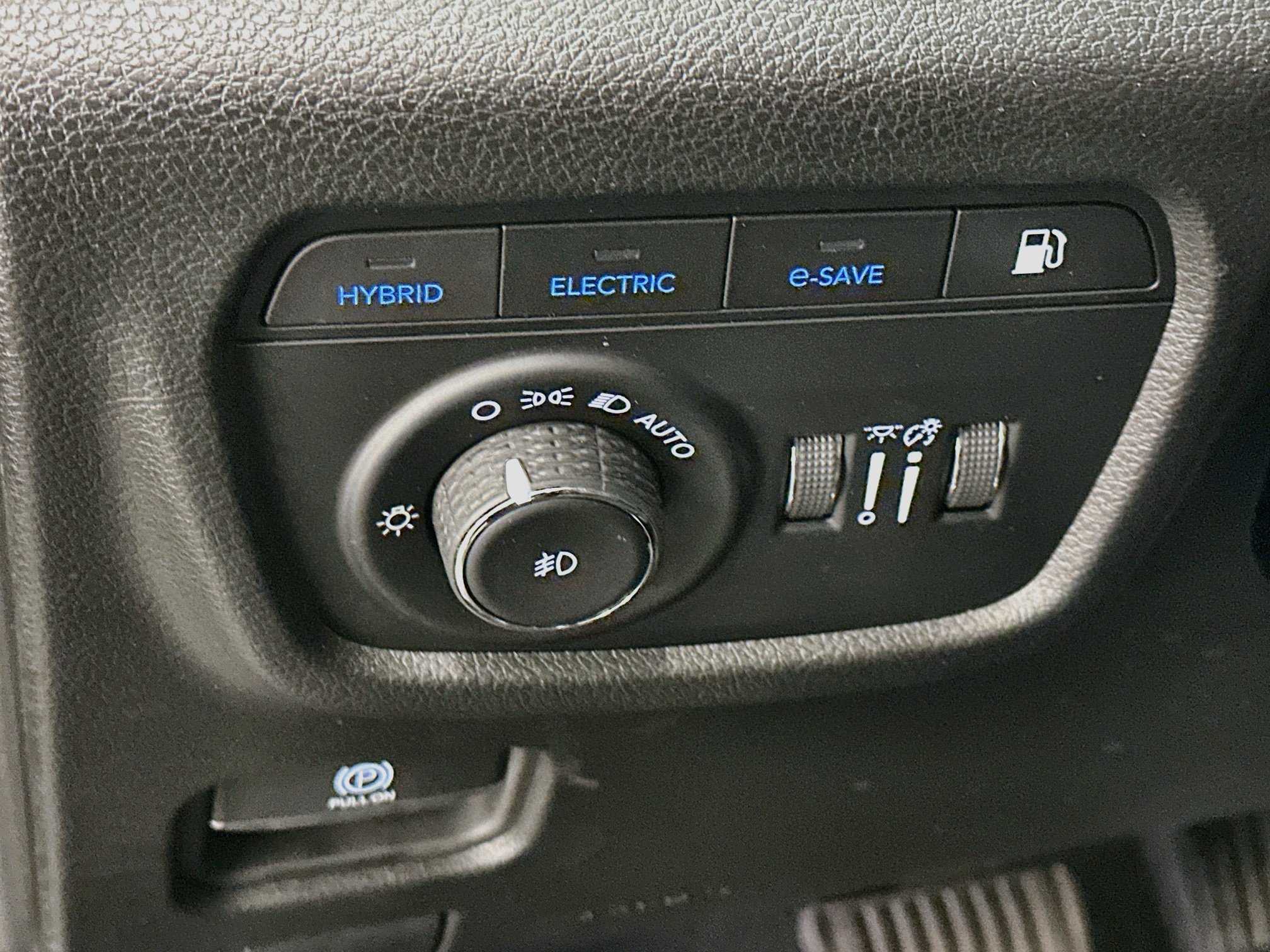 Used 2023 Jeep Grand Cherokee 4WD 4xe w/ Luxury Tech Group II image 17