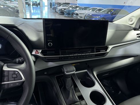Used 2025 Toyota Sienna XLE w/ XLE Plus Package FWD image 14