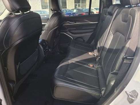 Used 2023 Jeep Grand Cherokee Limited image 12