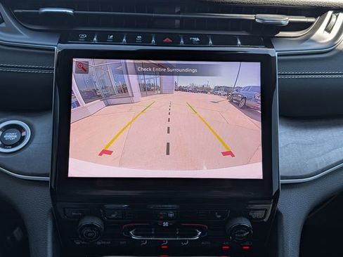 Used 2023 Jeep Grand Cherokee Limited w/ Black Appearance Package AWD/4WD image 28