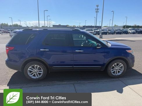 Used 2014 Ford Explorer XLT w/ Equipment Group 201A AWD/4WD image 7