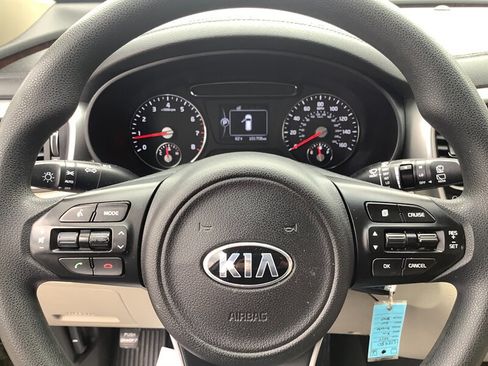 Used 2017 Kia Sorento AWD image 25