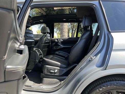 Used 2023 BMW X7 M60i image 5