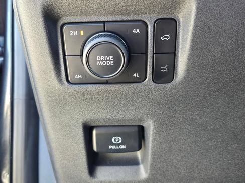 Used 2025 Ford Expedition Active AWD/4WD image 18