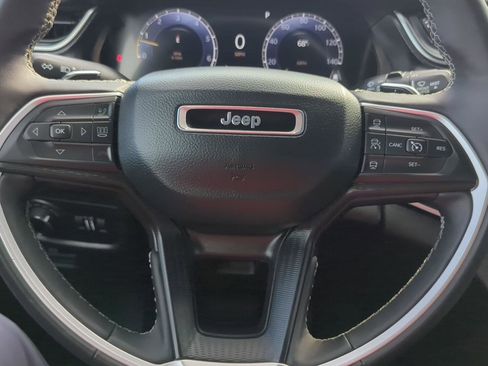 Used 2024 Jeep Grand Cherokee Altitude image 16