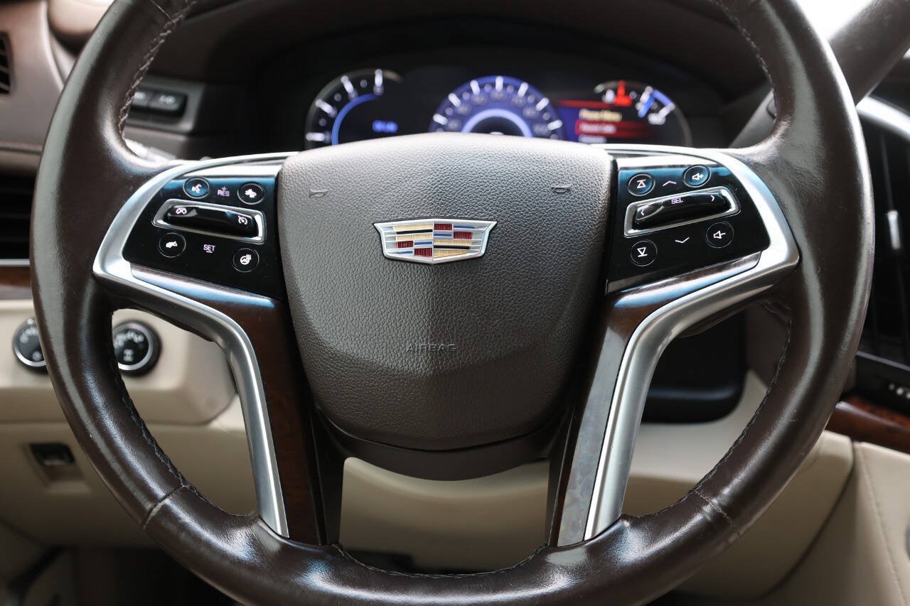 Used 2017 Cadillac Escalade Premium Luxury AWD/4WD image 18