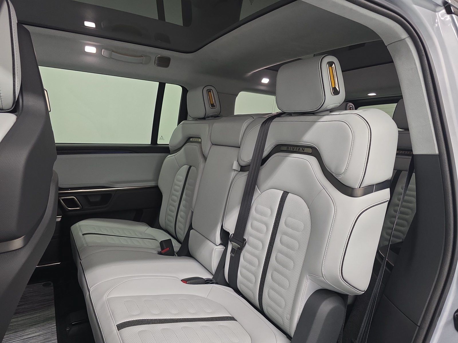 Used 2023 Rivian R1S Launch Edition Quad AWD/4WD image 21