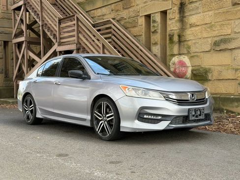 Used 2016 Honda Accord Sport image 2