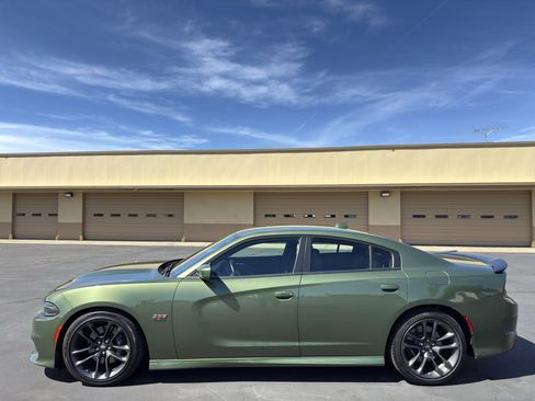 Used 2022 Dodge Charger Scat Pack w/ Plus Group RWD image 4