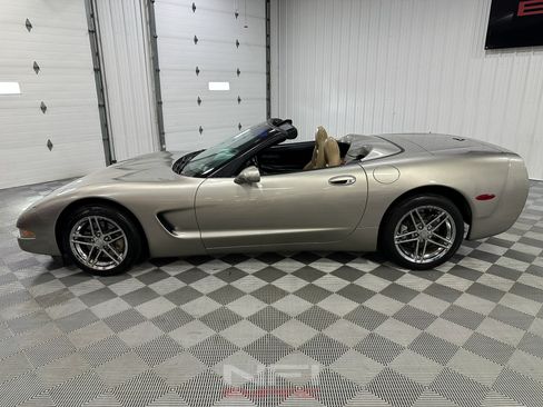 Used 2000 Chevrolet Corvette Coupe w/ Memory Pkg RWD image 3