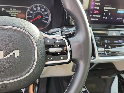 Certified 2022 Kia Sorento SX image 21