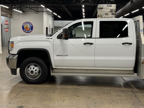 Used 2018 GMC Sierra 3500 4x4 Crew Cab w/ Sierra Convenience Package image 5