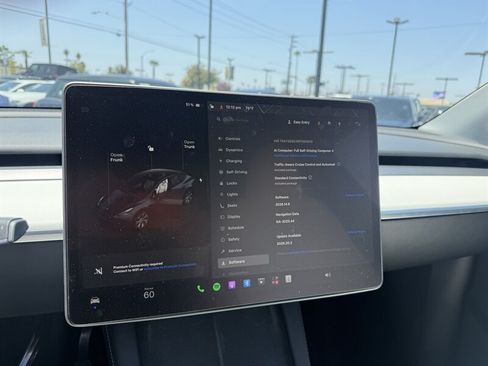 Used 2024 Tesla Model Y Long Range AWD/4WD image 18