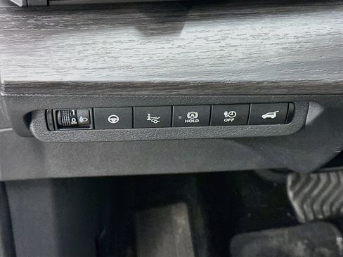 Used 2024 Nissan Ariya AWD image 17