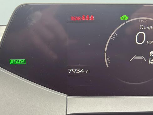 Used 2024 Toyota Prius XLE FWD image 35