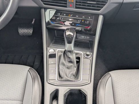 Used 2025 Volkswagen Jetta SE FWD image 17