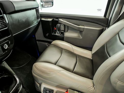 Used 2021 GMC Savana 3500 LS w/ Chrome Appearance Package RWD image 24