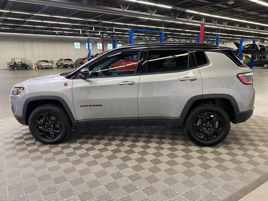 Used 2023 Jeep Compass Trailhawk AWD/4WD image 5