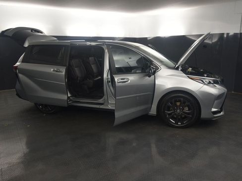 Used 2023 Toyota Sienna XSE w/ XSE Plus Package image 38