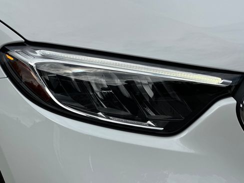Used 2024 Mercedes-Benz GLC 300 4MATIC image 12