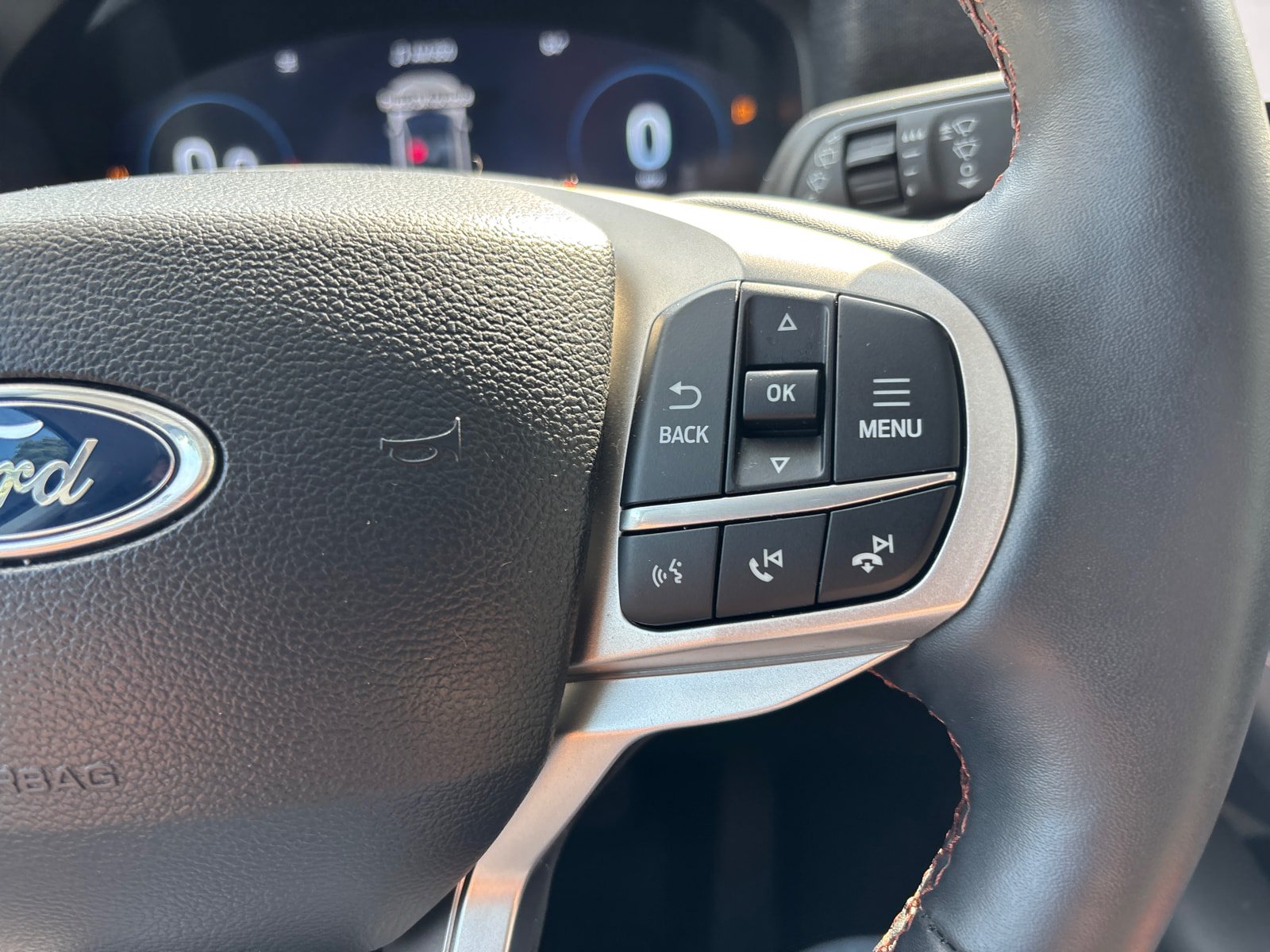 Used 2025 Ford Explorer Active w/ Active Comfort Package AWD/4WD image 19