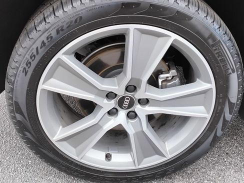 Certified 2025 Audi Q5 2.0T Premium w/ Convenience Plus Package image 12