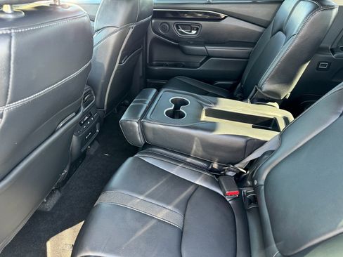 Used 2024 Honda Pilot Touring image 16