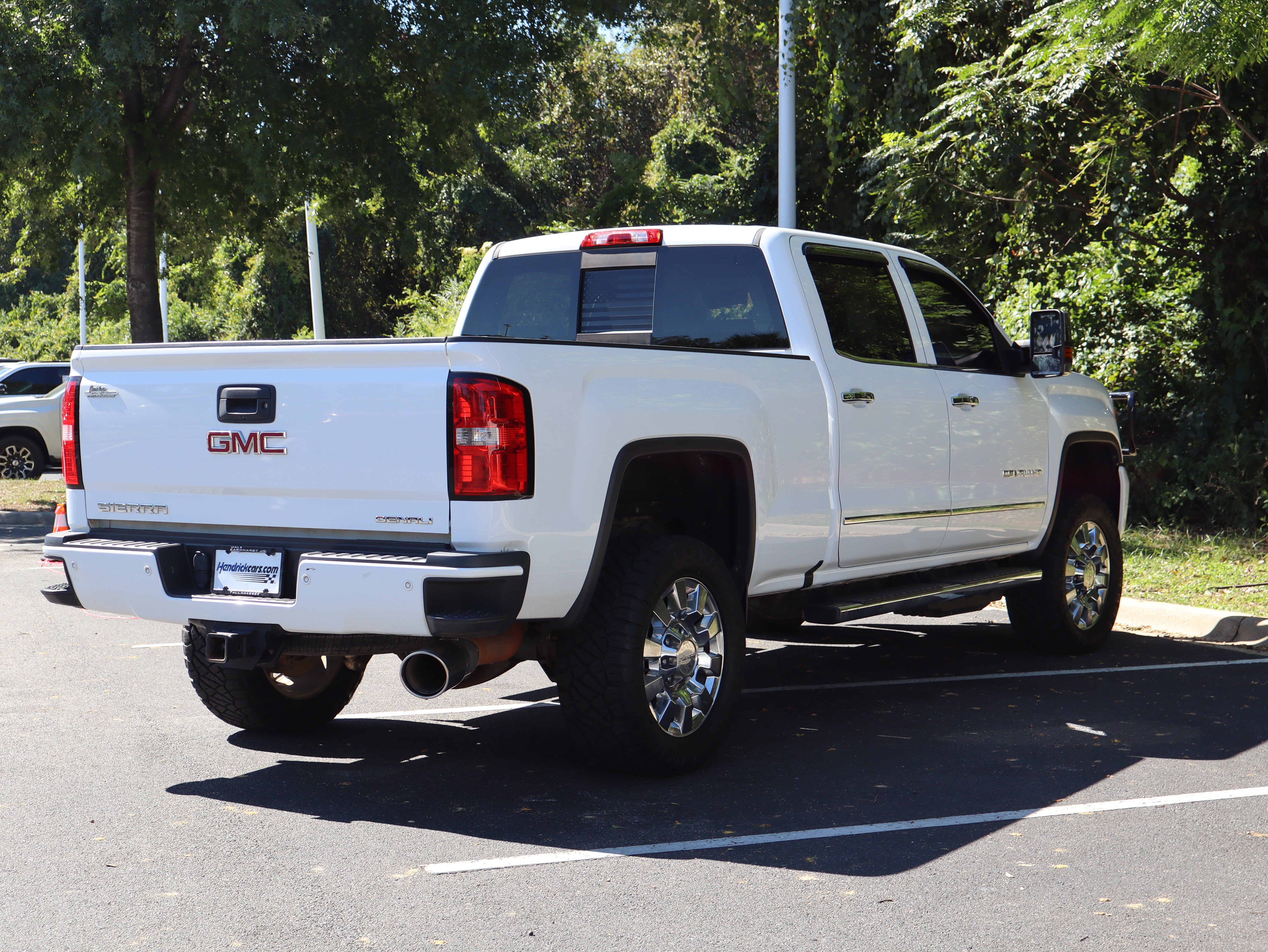 Used 2019 GMC Sierra 2500 Denali w/ Duramax Plus Package AWD/4WD image 12
