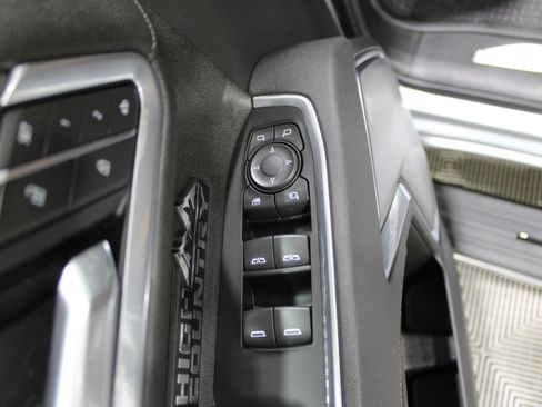 Used 2025 Chevrolet Silverado 1500 High Country image 7