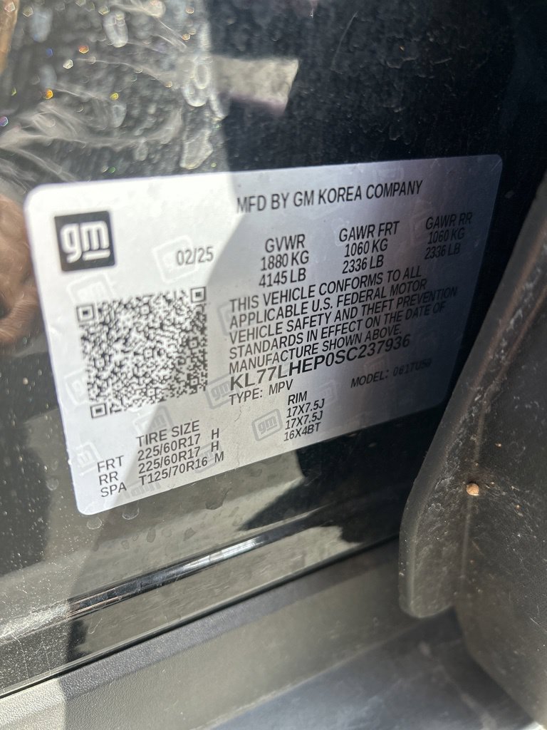 Used 2025 Chevrolet Trax LT w/ LT Convenience Package FWD image 3