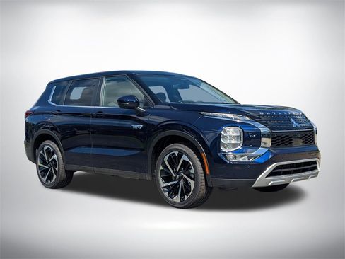 New 2025 Mitsubishi Outlander SE image 2