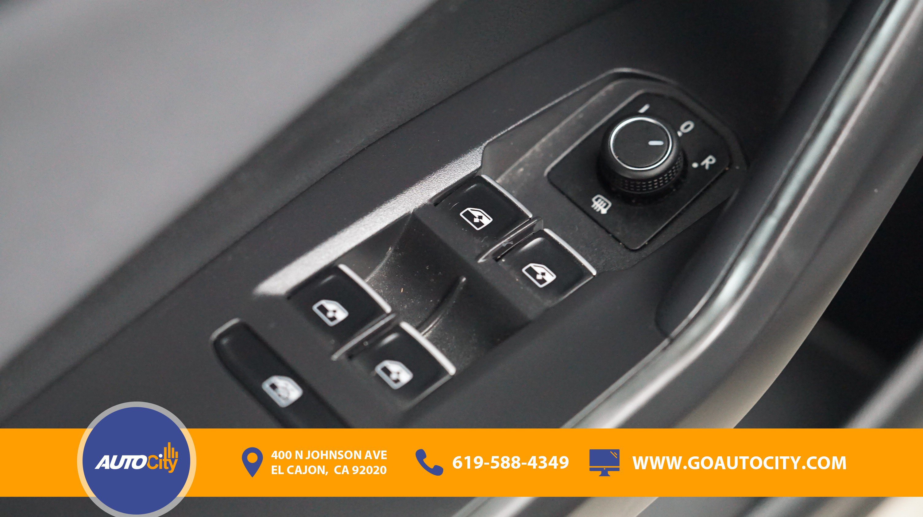 Used 2025 Volkswagen Jetta SE FWD image 18