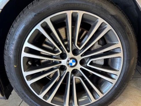 Used 2018 BMW 530i xDrive AWD/4WD image 14