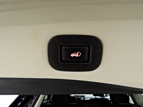 Used 2018 Nissan Rogue SV AWD/4WD image 14