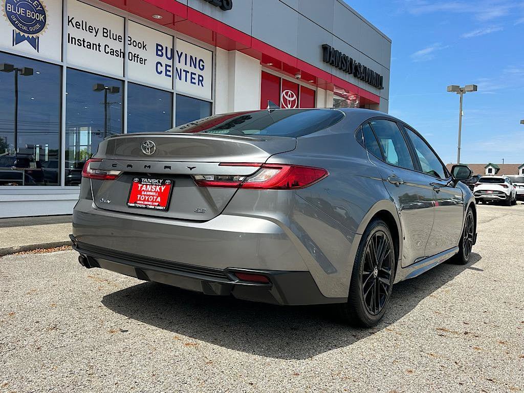Used 2025 Toyota Camry SE FWD image 5