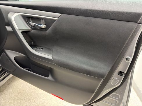 Used 2015 Nissan Altima 2.5 SV w/ Convenience Package image 13