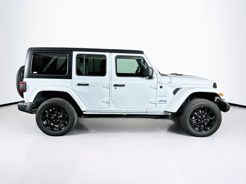Used 2023 Jeep Wrangler Unlimited Sahara w/ Cold Weather Group AWD/4WD image 10