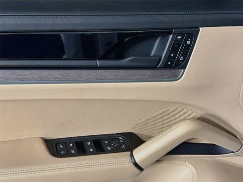 Certified 2025 Porsche Cayenne Turbo AWD/4WD image 30