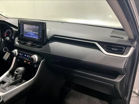 Used 2020 Toyota RAV4 LE AWD/4WD image 32