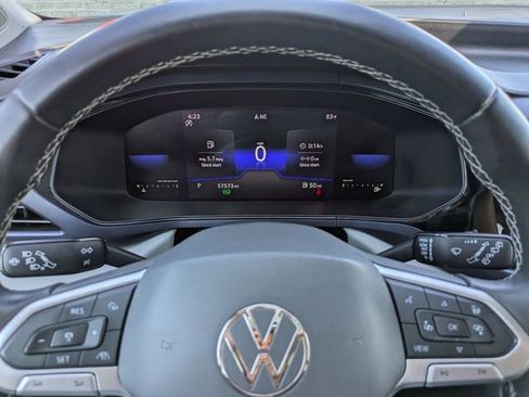 Certified 2022 Volkswagen Taos SE FWD image 28