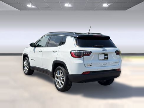 Used 2025 Jeep Compass Limited AWD/4WD image 3