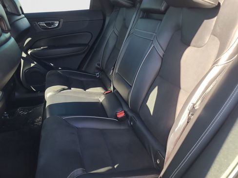 Used 2019 Volvo XC60 T5 R-Design w/ Protection Package Premier image 15