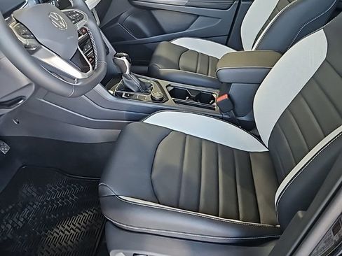 New 2026 Volkswagen Taos SEL image 27