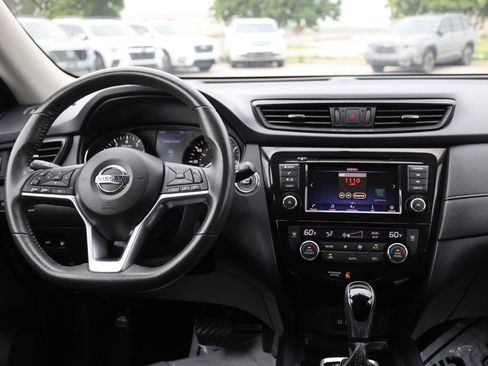 Used 2018 Nissan Rogue SV FWD image 21