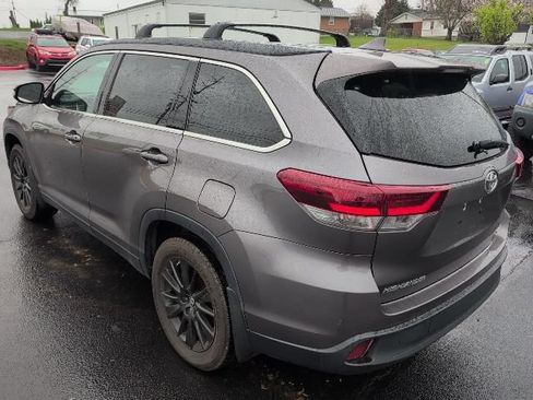 Used 2019 Toyota Highlander SE AWD/4WD image 6