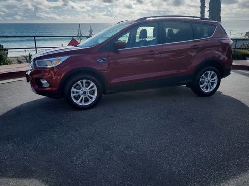 Used 2017 Ford Escape SE w/ SE Leather Comfort Package FWD image 19